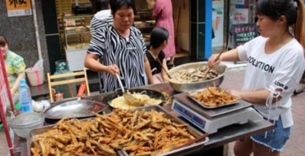 新手摆地摊卖什么好 卖保险到哪里摆摊