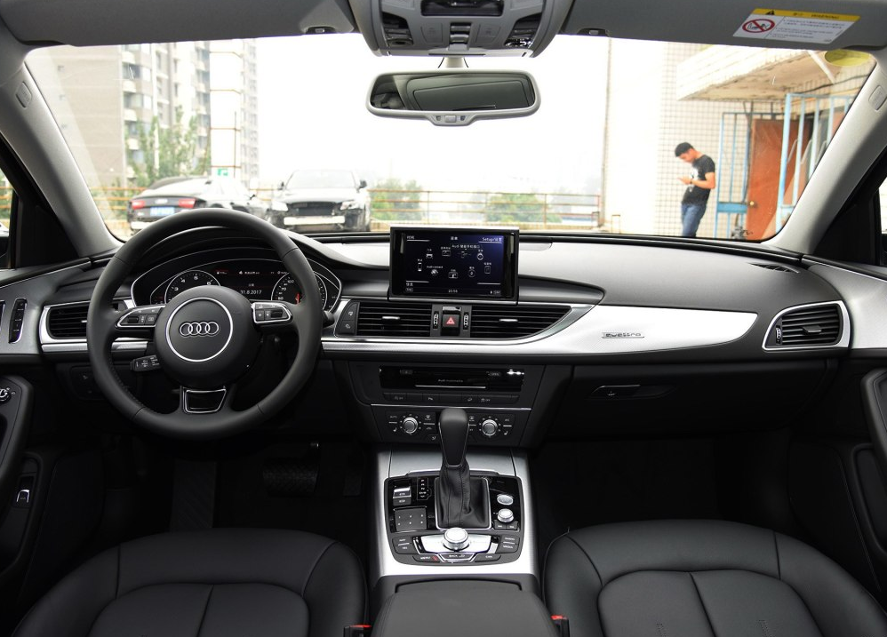 百公里加速5.8秒的旅行车VS油耗8.9L的V6越野车 该选谁