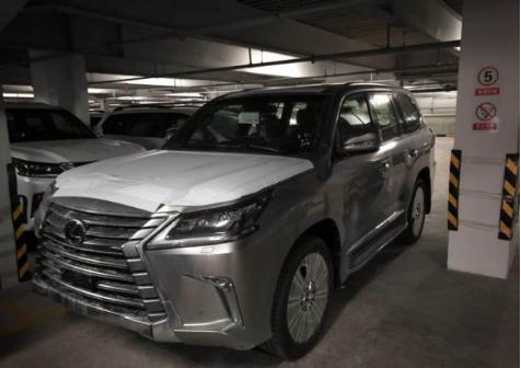 新款雷克萨斯570奢华配置，性能强悍，我只担心你舍不得拿它越野