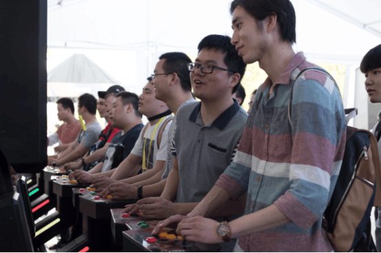 2018WELL全球电竞联赛武汉站落幕 导师小孩