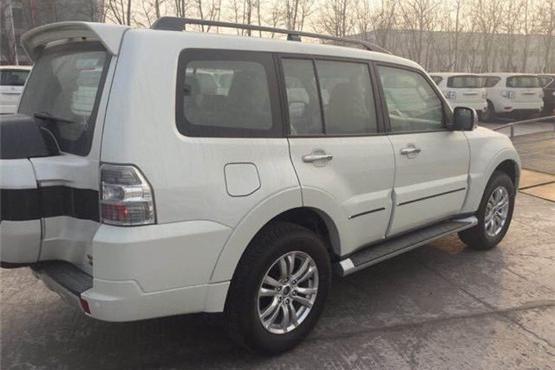 18款三菱帕杰罗著有山猫之称可谓此车的越野功能强大