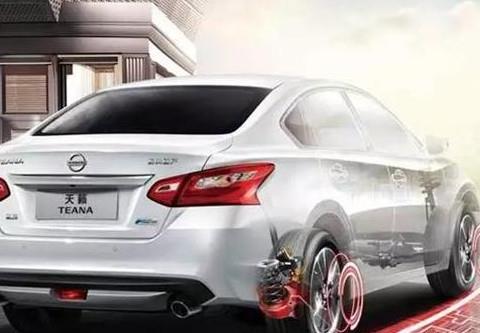 车身接近4米9，号称日系中级车三剑客，天籁靠什么比本田雅阁贵？