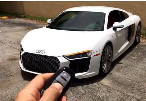 250万的奥迪超跑，3秒可破百，车主却让群众吓出一身冷汗