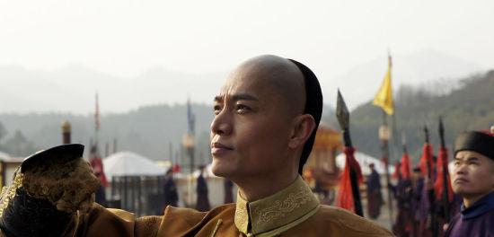 康熙皇帝是清朝的治世明君，很早就不想把自己的位置传给太子胤扔