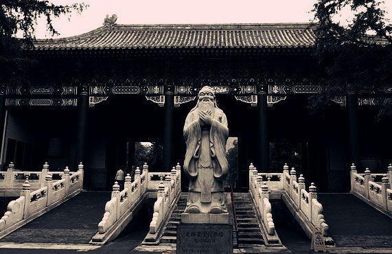 她是南邮第一美女教师，傍上大老虎后出卖身体，其原因令人不齿！