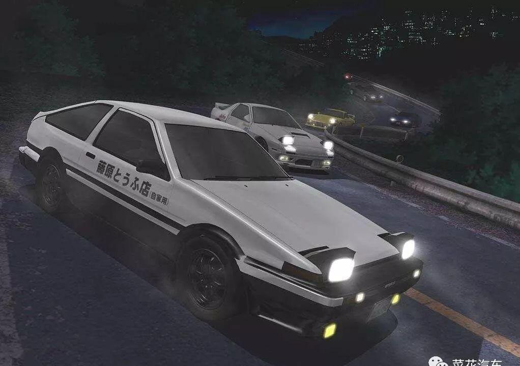 藤原拓海也玩媳妇当车模? AE86和夏树优雅上镜, 重现头文字D经典