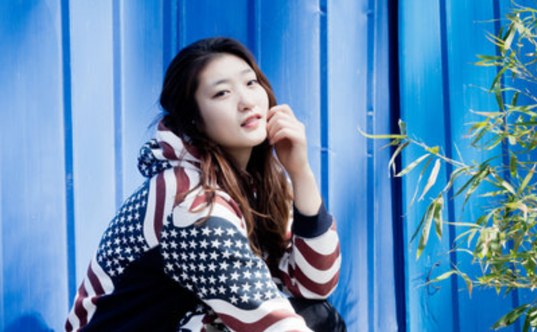 中国女篮球员李梦,近日晒出个人艺术写真,特别