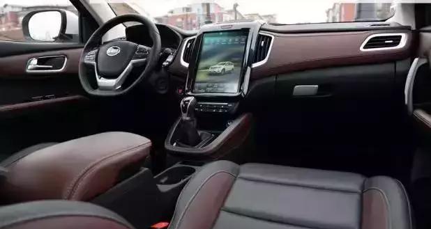 这款车是中意混血, 采用宝马发动机, 只卖10万, 颜值秒杀汉兰达