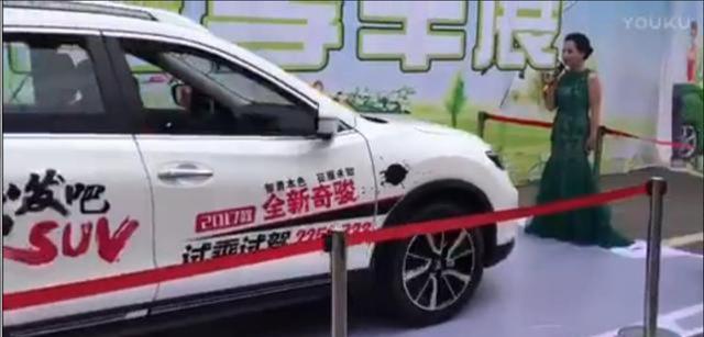 救命还是害命? 奇骏演示自动刹车将主持人撞进医院