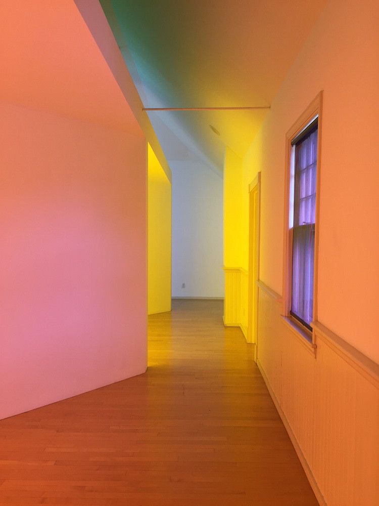 当颜色化为光线,它就能在空气中流动