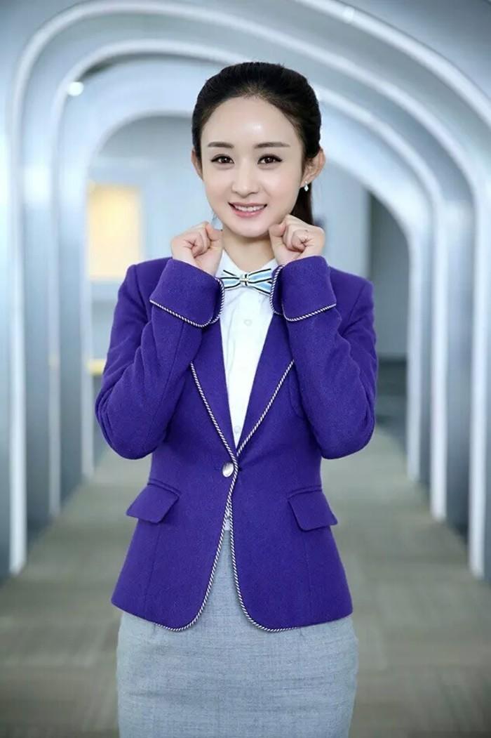 赵丽颖杨蓉同穿西服,一个乖巧迷人一个却干练潇洒