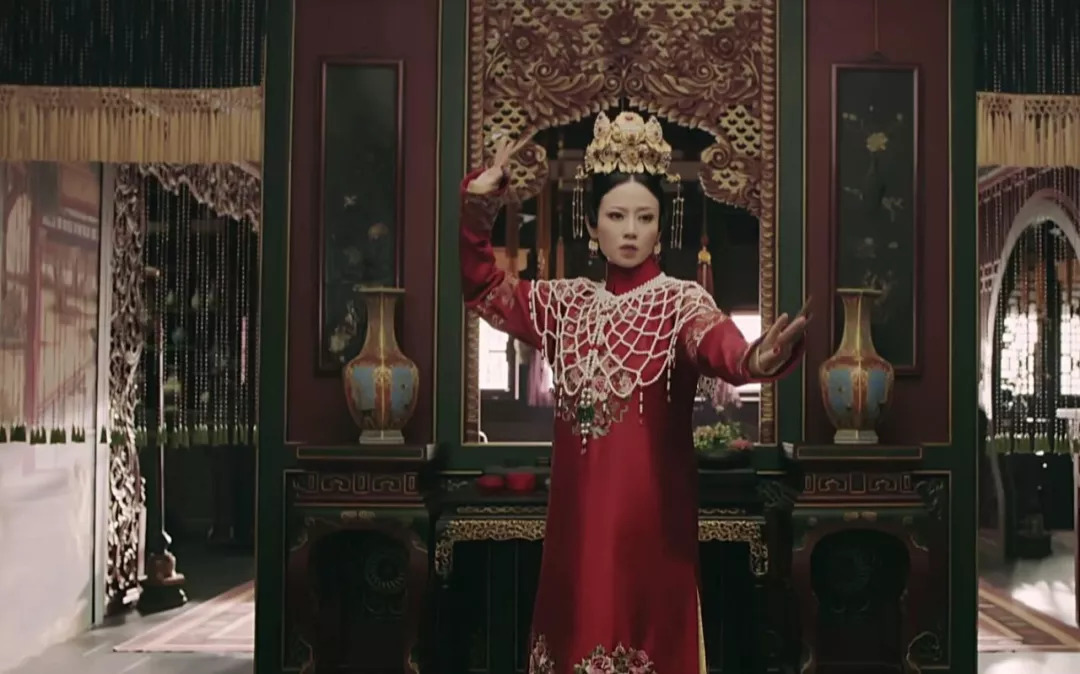 《延禧攻略》最美7套戏服，佘诗曼凤袍震撼，秦岚洛神裙最仙!