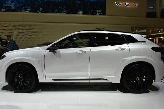 比保时捷911还要大气，22寸轮毂+活塞卡钳，男人开出去非常霸气！