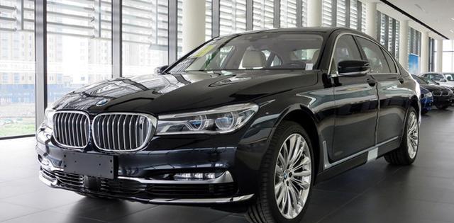 宝马新款, 265.8万的价格, 却是3000万兰博基尼的配置!