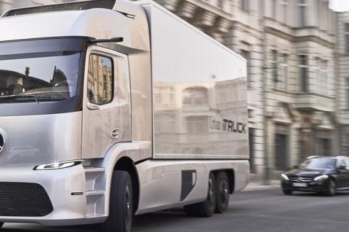 奔驰琢磨起开车了，明明造的不如比亚迪，价格还太把自己当回事