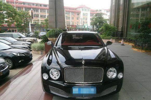 破烂奔驰装上这块车牌, 跑遍全国都没人敢抓, 交警不敢拦