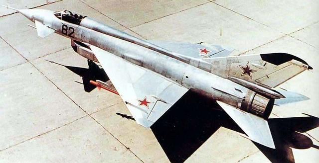 歼十的表哥--米格E-8