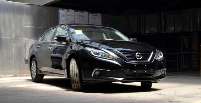 老爸一直主张买雅阁, 我却坚持提了这车, 用了之后家人都很满意