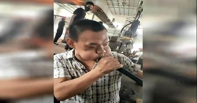 大叔吹了十几年的玻璃, 腮帮子都成了青蛙嘴