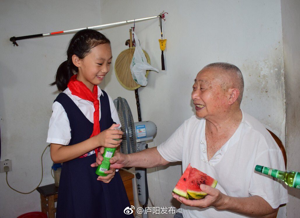 心系五保户 情意暖人心