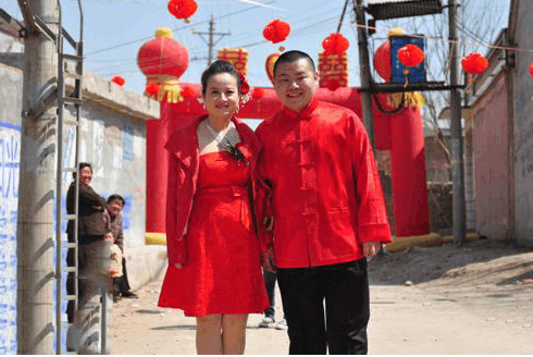 岳云鹏与30岁妻子郑敏近照: 两人很有夫妻相,