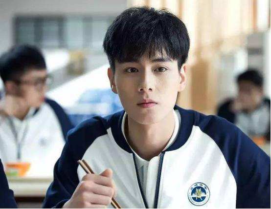 胡一天八字微博点燃评论圈,网友:胡老师竟然