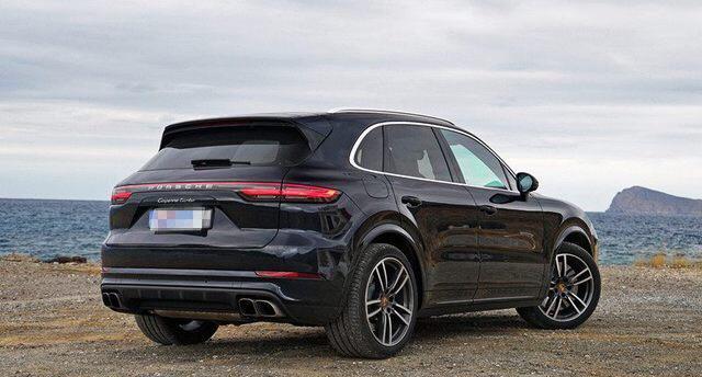 全新的Cayenne标配了双LED大灯以及LED日行灯和尾灯