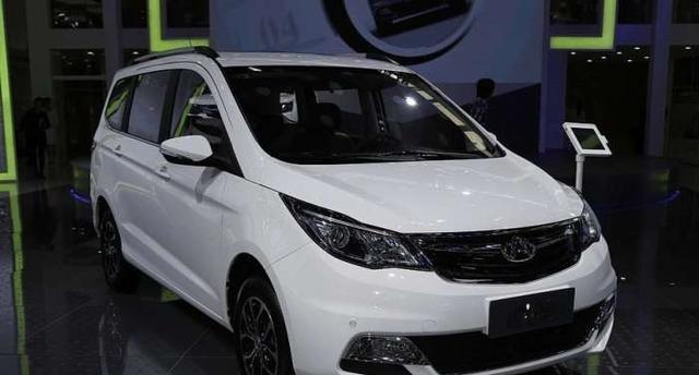 这货顶配6万5, 配按摩座椅, 宝骏730看到内饰红了眼!