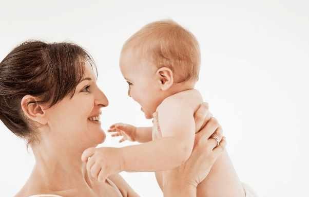 新生儿喝奶要加糖,对孩子好,这是真的吗?