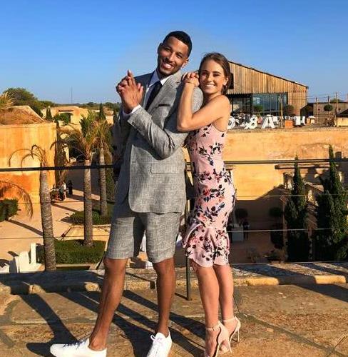 又撒狗粮!罗伯森晒女神瑞秋甜蜜照!网友:我反对这门亲事