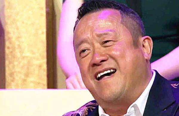 梅艳芳病逝医院现场，曾志伟宣布她死亡，成龙一席话，让粉丝沉默