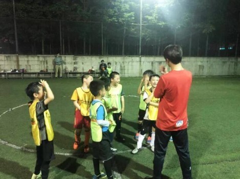 【一兆韦德热点】攀翼杯青少年足球系列赛