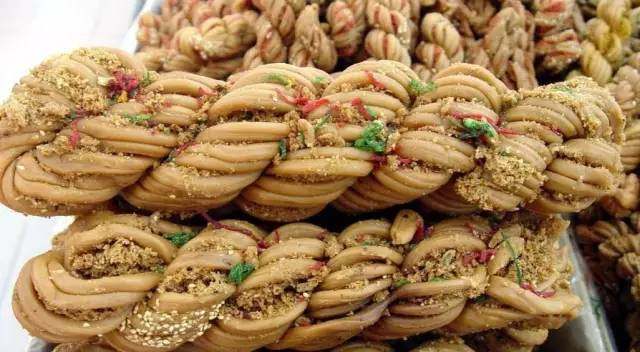 开车卖麻花的人,一年能赚多少钱?今天可算知道