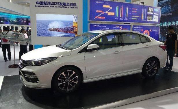 实拍奇瑞最新艾瑞泽GX,外观内饰眼前一亮,网友:奇瑞要翻身了