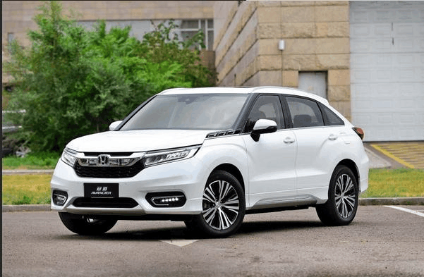 外观方面, 延续了家族式设计风格, 水平横拉式进气格栅大气而稳健