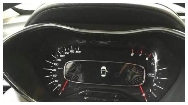 神车的兄弟，颜值逆天，还标配全景天窗悬浮式大屏，5万会卖疯吗