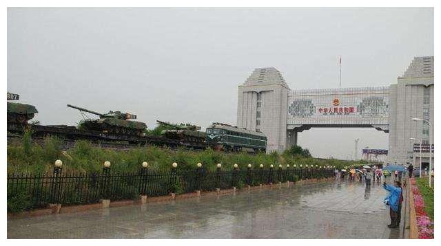 中国赴俄军演列车遭歹徒袭击,哨兵果断开火,黑