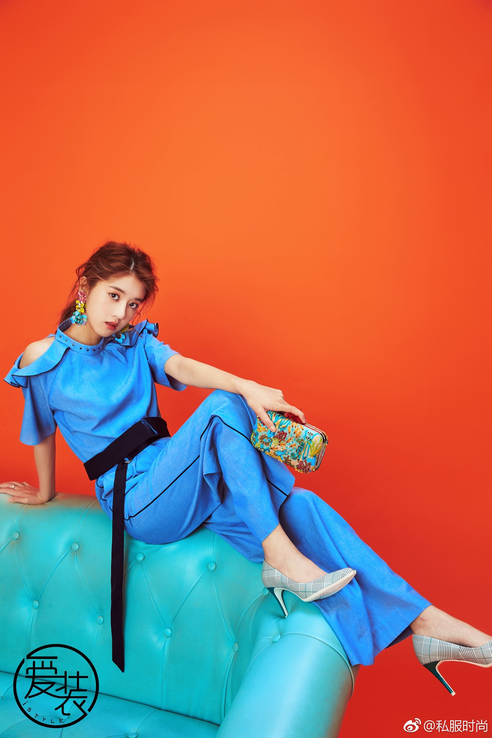 李凯馨时尚大片，小姑娘演绎时尚风格，身材婀娜有致，迷人的魅力。