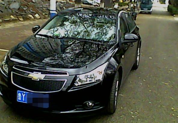 别克君越追尾雪佛兰科鲁兹，车主：通用车的质量真好，以后还买它