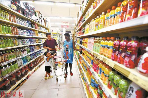 40岁农民大叔娶25岁非洲女孩:恋爱期间全靠手