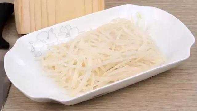 孩子有时候会偶尔干咳几声,没有痰,也不严重