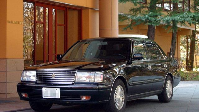 新皇冠来了，曾经豪华车的领头羊为何现状悲惨，市场定位是祸根