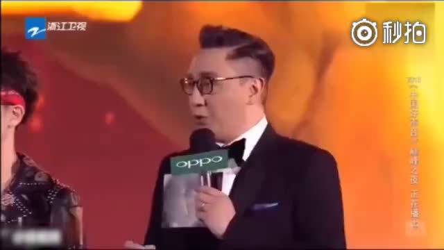 《中国好声音》决赛现场，主持人华少被调侃胖到没脖子
