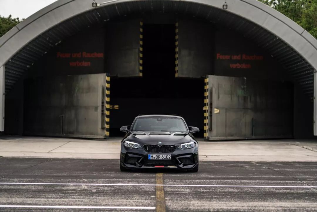 世界杯蹭热度系列，BMW M2雷霆版德国队专属战车
