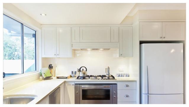 把油烟机包进吊柜中好不好?听20年老师傅分析