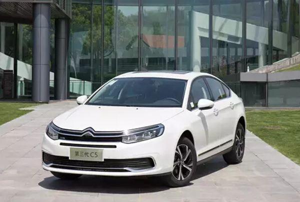 轴距2米8不输凯美瑞, 6速手自18万起剑指帕萨特