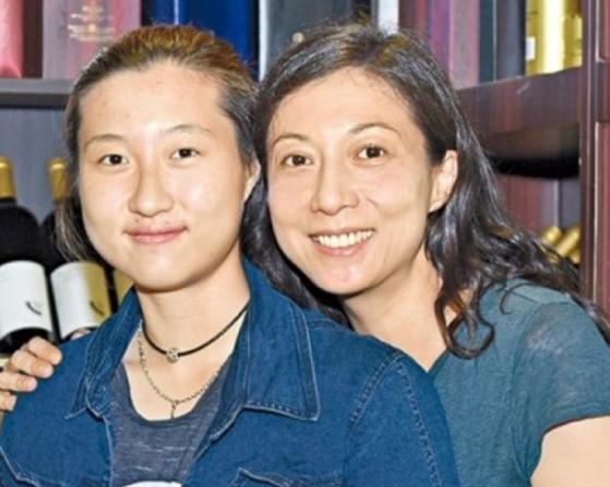 小龙女为爱公开认父成龙,吴绮莉斥其女友:30岁