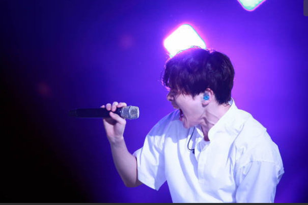 NINE PERCENT演唱会出现身体状况,尤长靖嗓