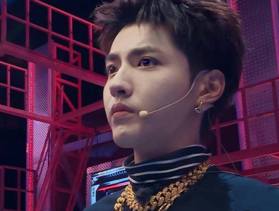 吴亦凡公演有这么不堪?虎扑五万人投票仅4千