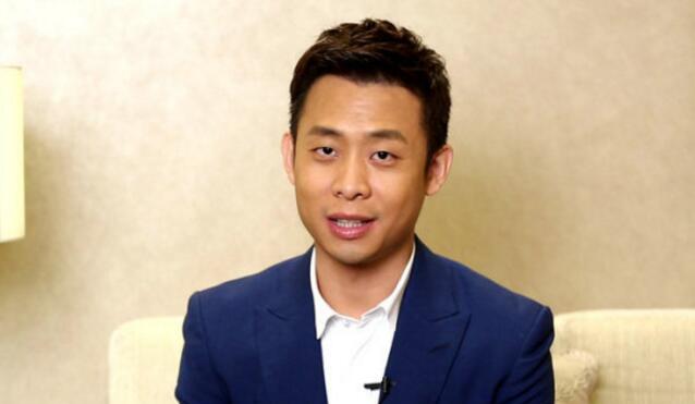 落魄时曾遭女友抛弃，现在虽已成影帝，但是座驾仍然低调朴实！